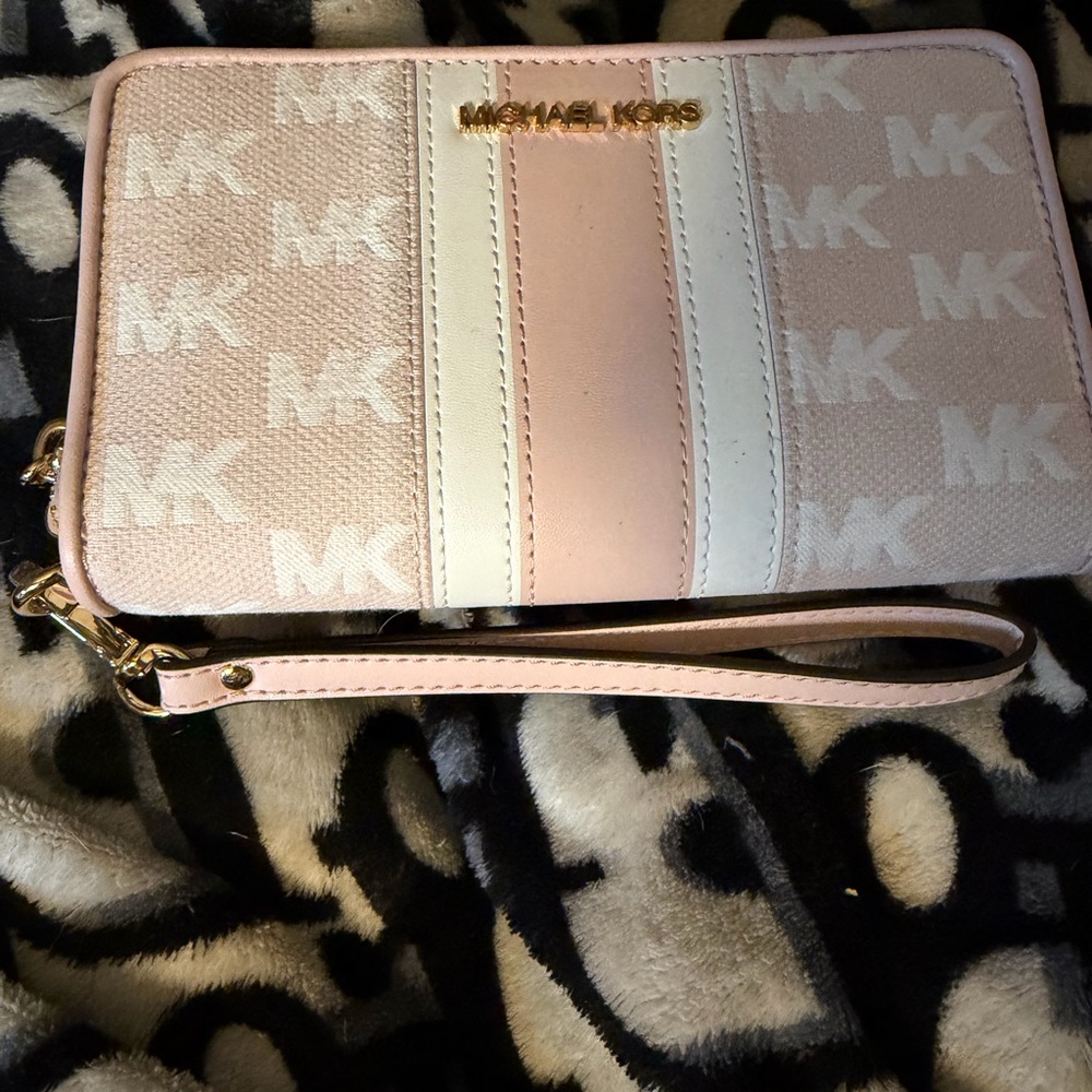 Michael Kors Powder Blush phone Wallet/wristlet
